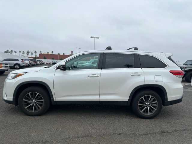 Used 2019 Toyota Highlander XLE with VIN 5TDKZRFH1KS367182 for sale in Tustin, CA