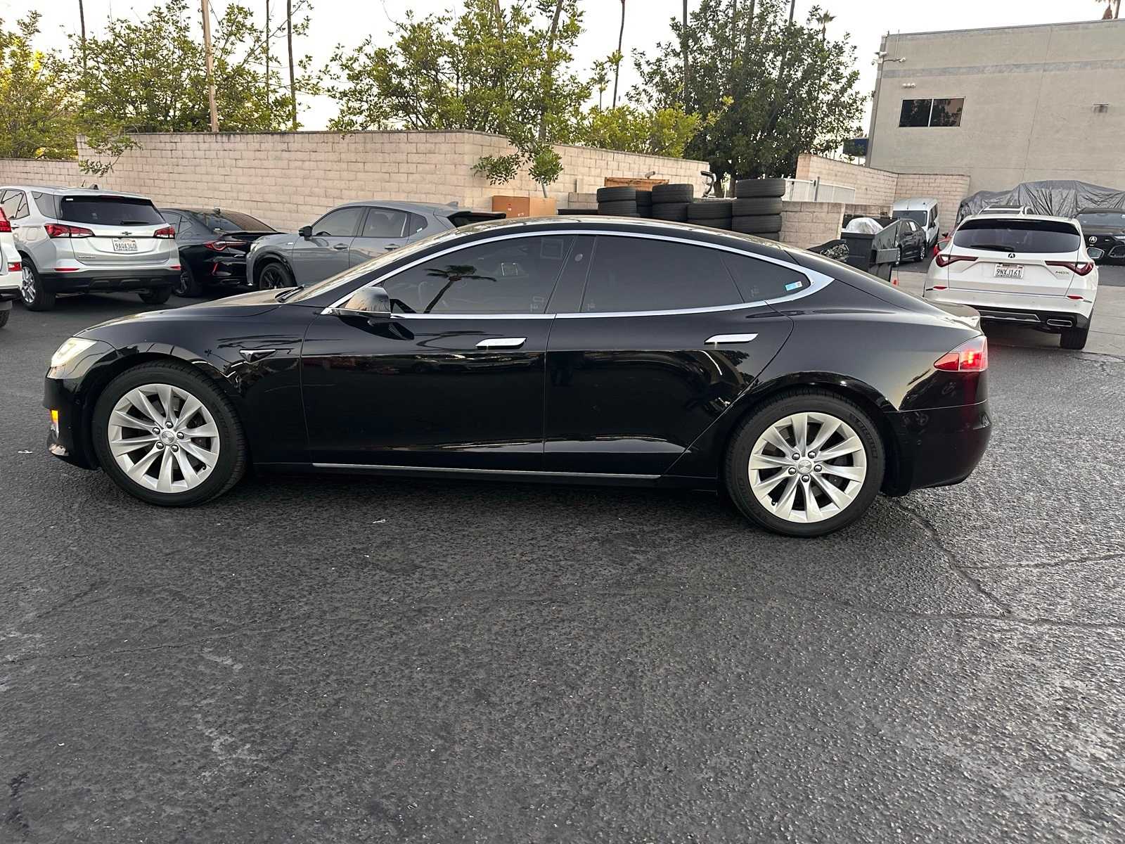 Used 2019 Tesla Model S 100D with VIN 5YJSA1E22KF302996 for sale in Tustin, CA
