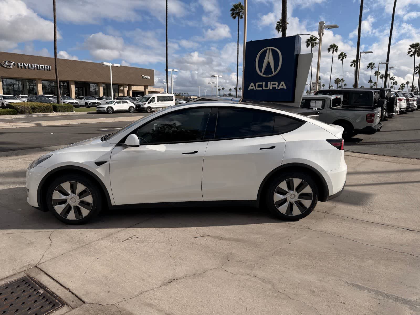 Used 2020 Tesla Model Y Long Range with VIN 5YJYGDEE5LF050635 for sale in Tustin, CA