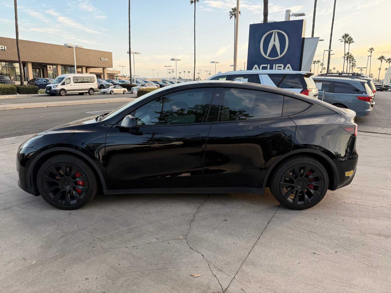 Used 2022 Tesla Model Y Long Range with VIN 7SAYGAEE5NF350289 for sale in Kansas City