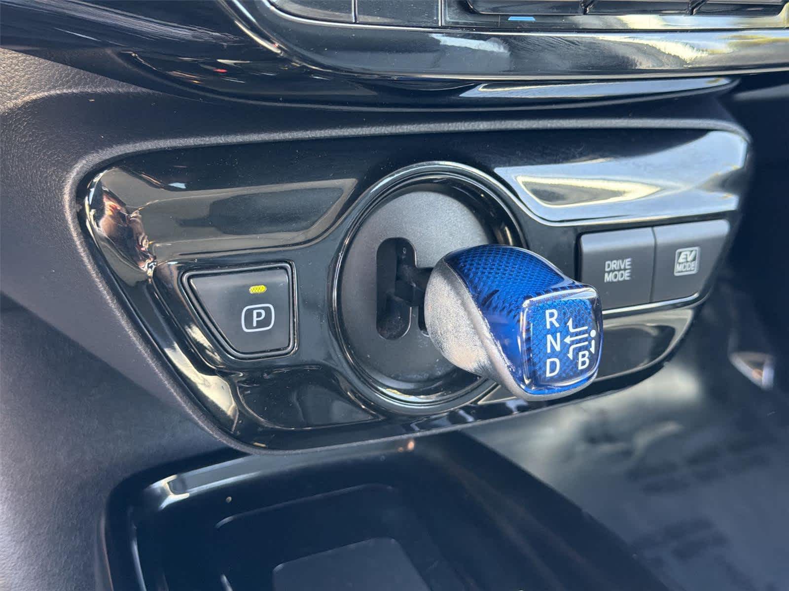 2019 Toyota Prius XLE - Photo 18
