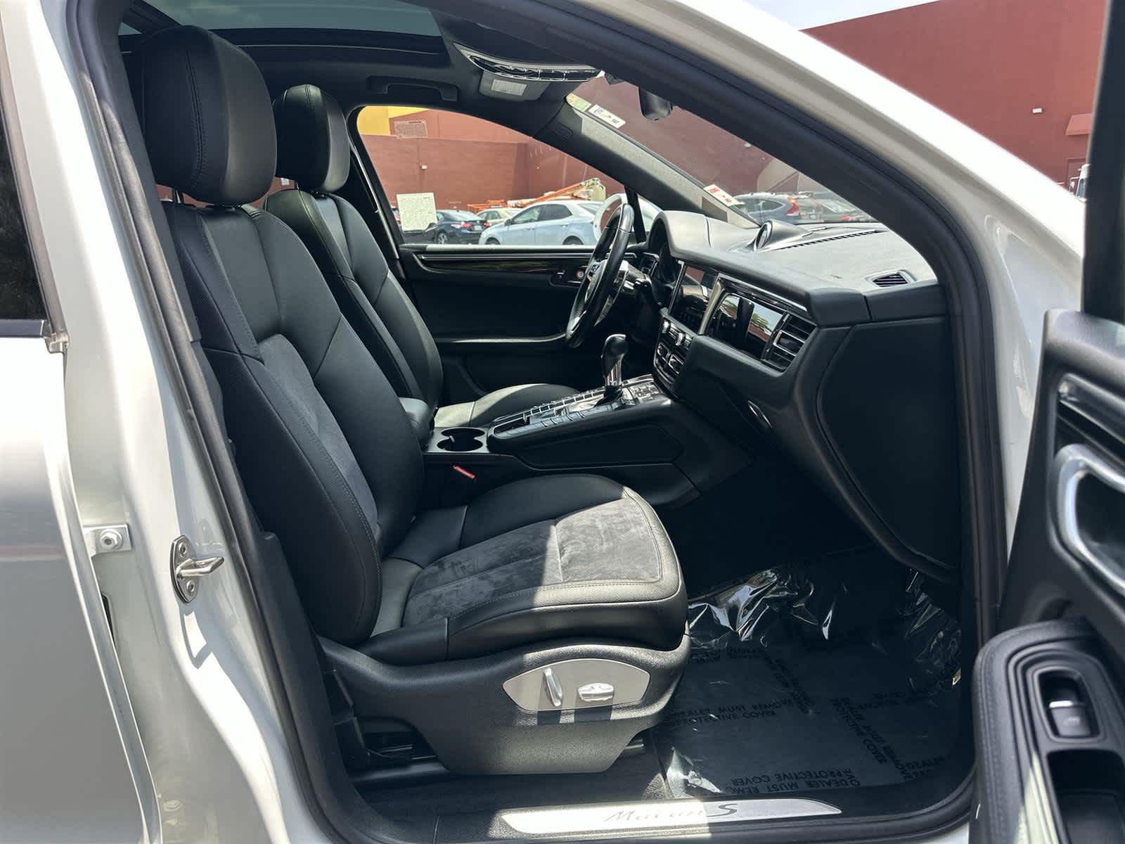 2021 Porsche Macan S photo 12