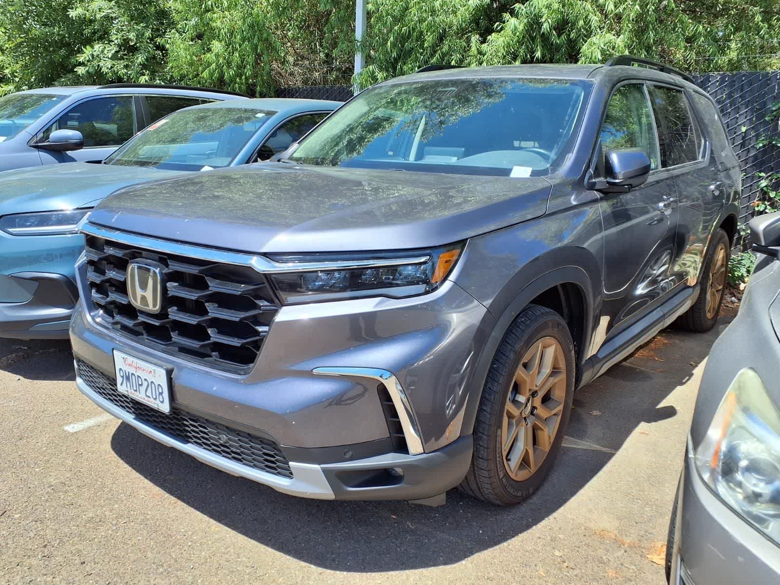 Gray (Modern Steel Metallic) 2024 Honda Pilot Touring FWD SUV / Crossover Front-Wheel Drive Automatic
