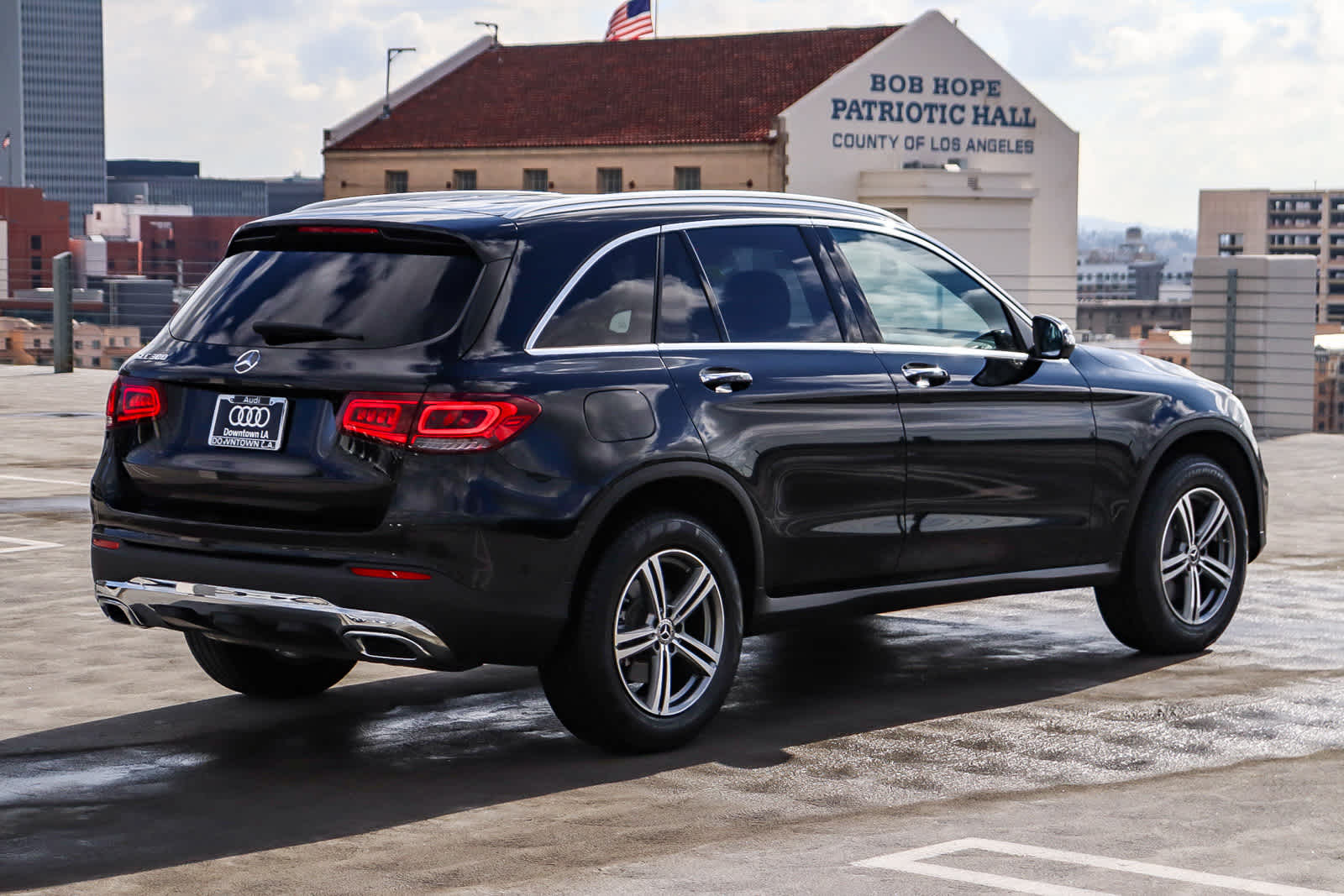 View vehicle photo 4