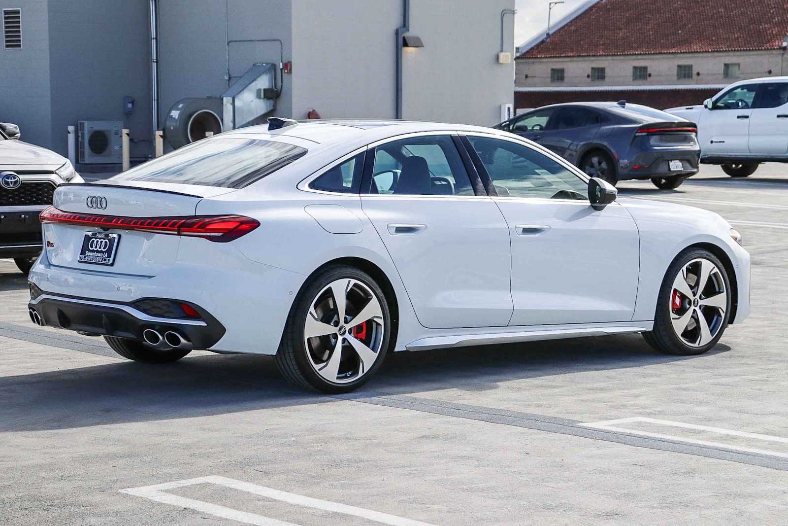 View vehicle photo 4