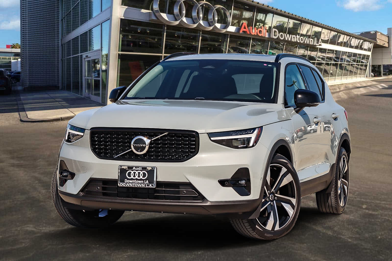 2025 Volvo XC40