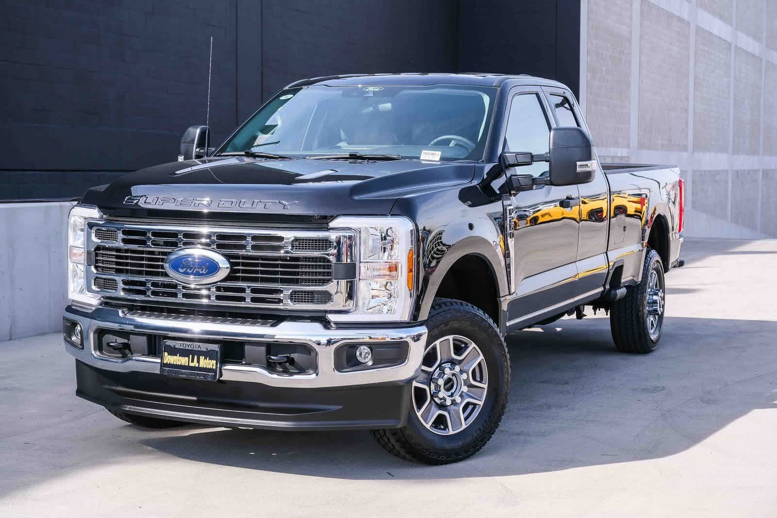 Ford Super Duty F-250 SRW XLT 2025