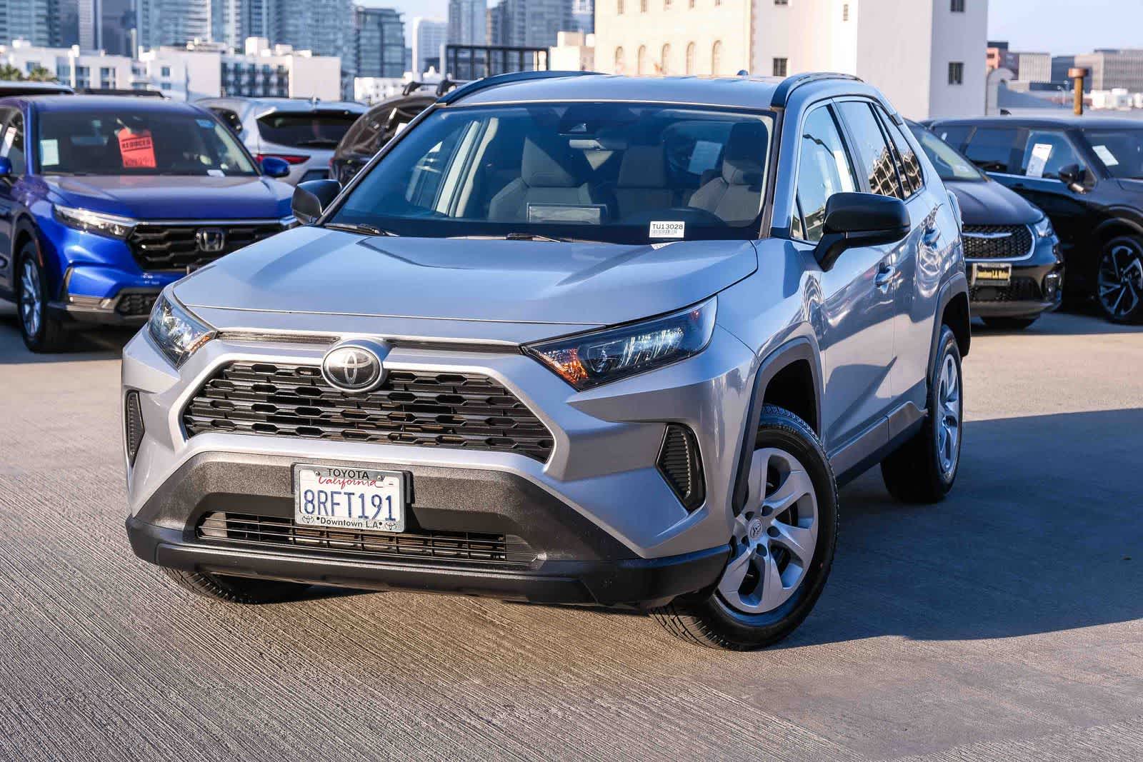 2020 Toyota RAV4 LE FWD's photo