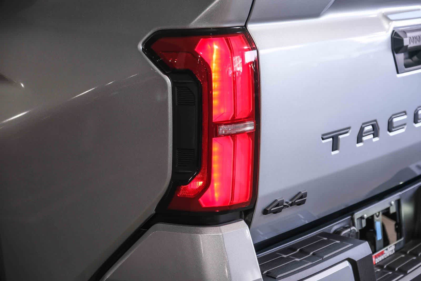 2026 Toyota Tacoma SR5 - Photo 7