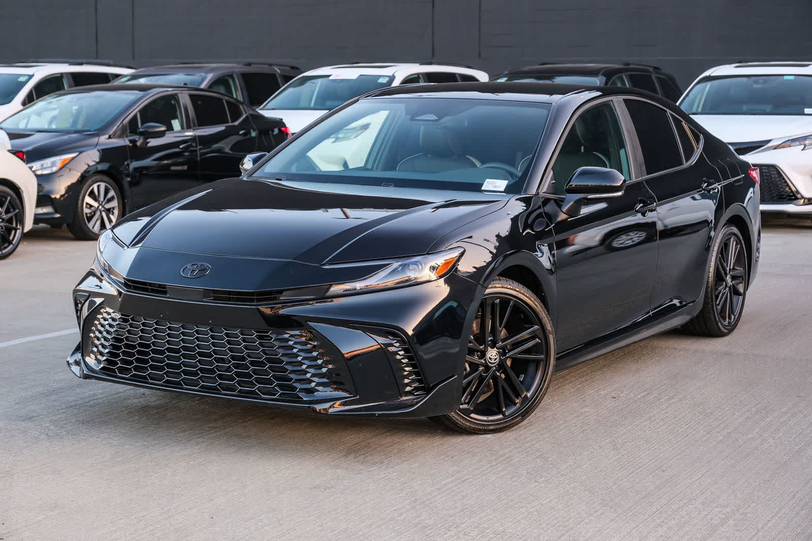 2026 Toyota Camry Negro (Midnight Black Metallic) Sedán Tracción delantera Transmisión variable continua
