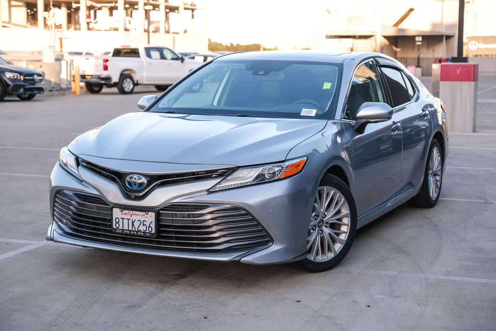 2020 Toyota Camry Hybrid XLE