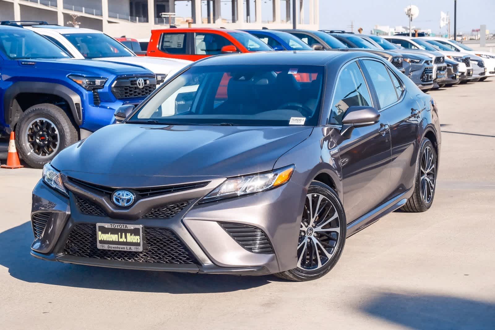 2020 Toyota Camry Hybrid SE