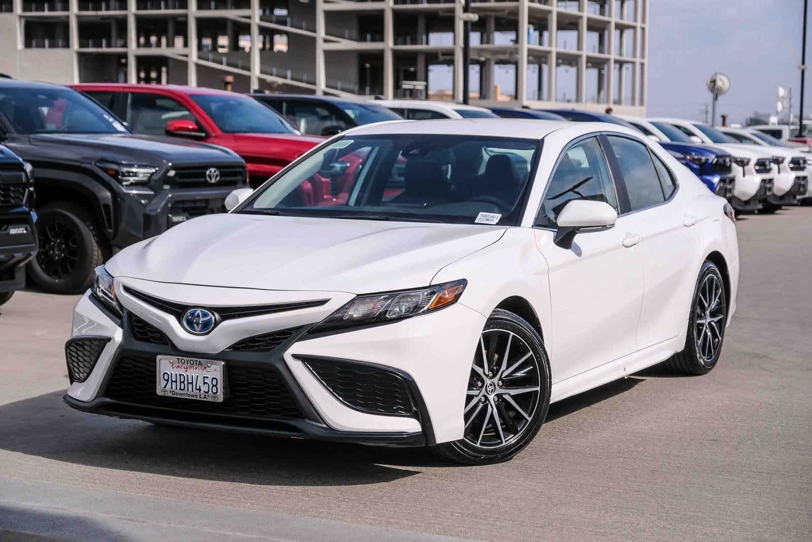 2023 Toyota Camry Hybrid SE