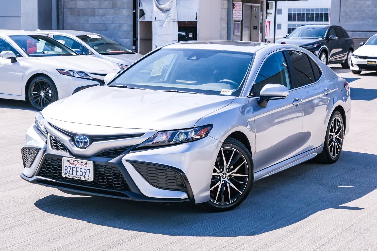 2022 Toyota Camry Hybrid SE