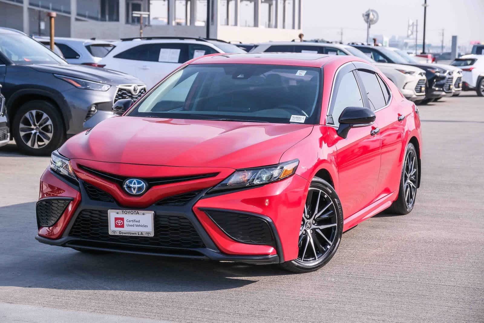 Toyota Camry Hybrid SE 2022