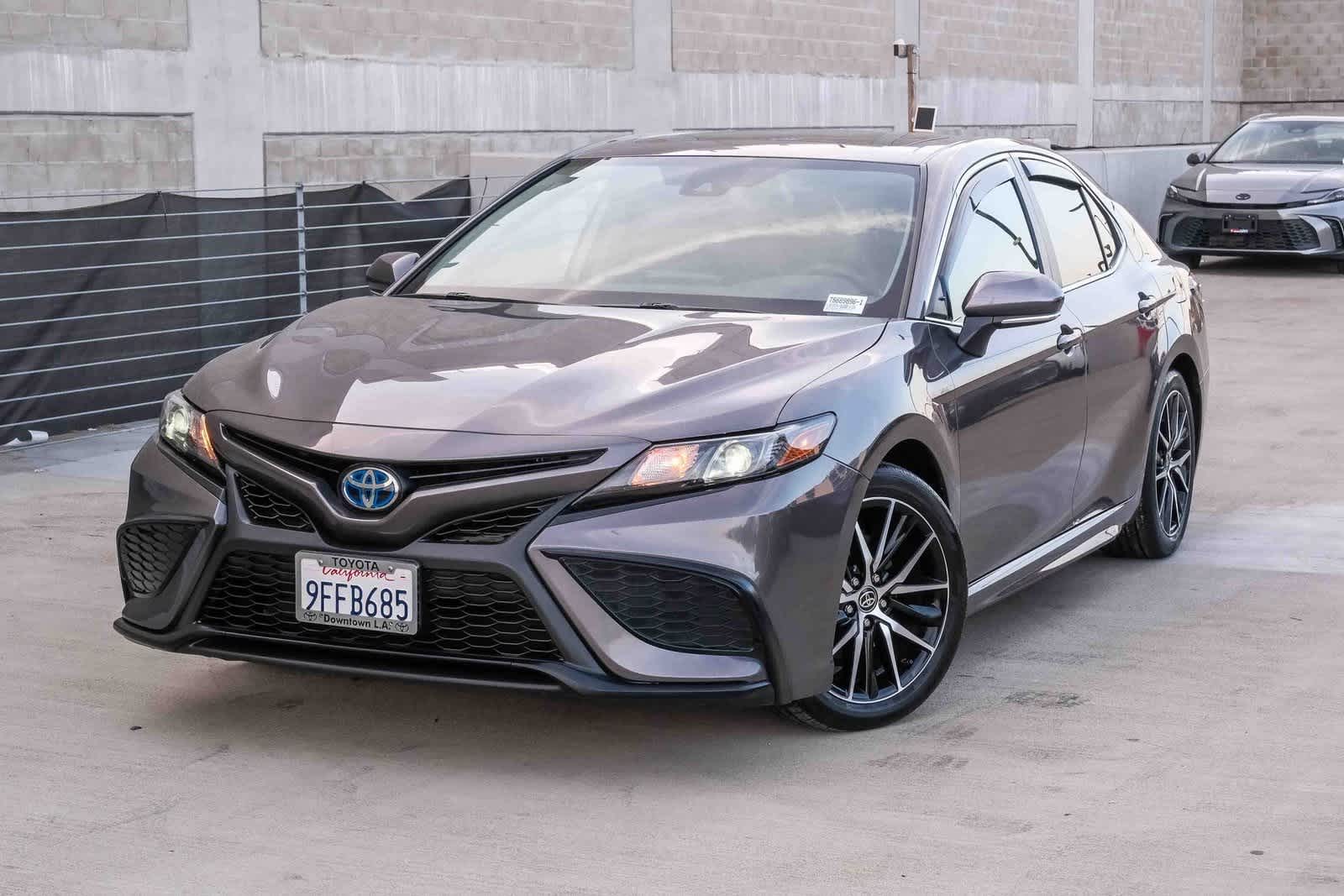 2023 Toyota Camry Hybrid SE