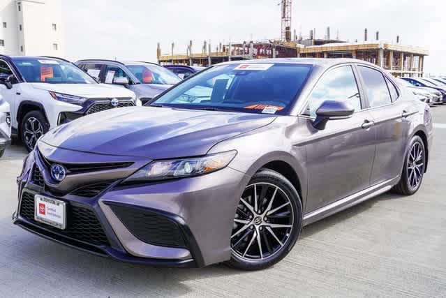 2022 Toyota Camry Hybrid SE