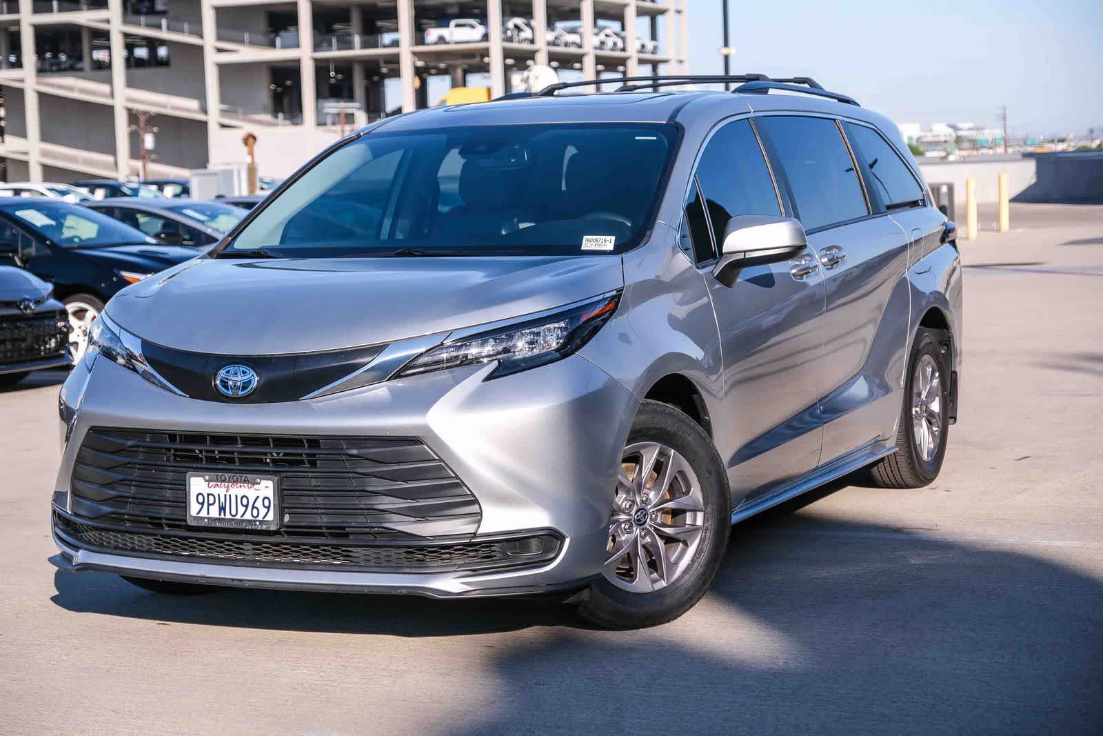 2024 Toyota Sienna LE