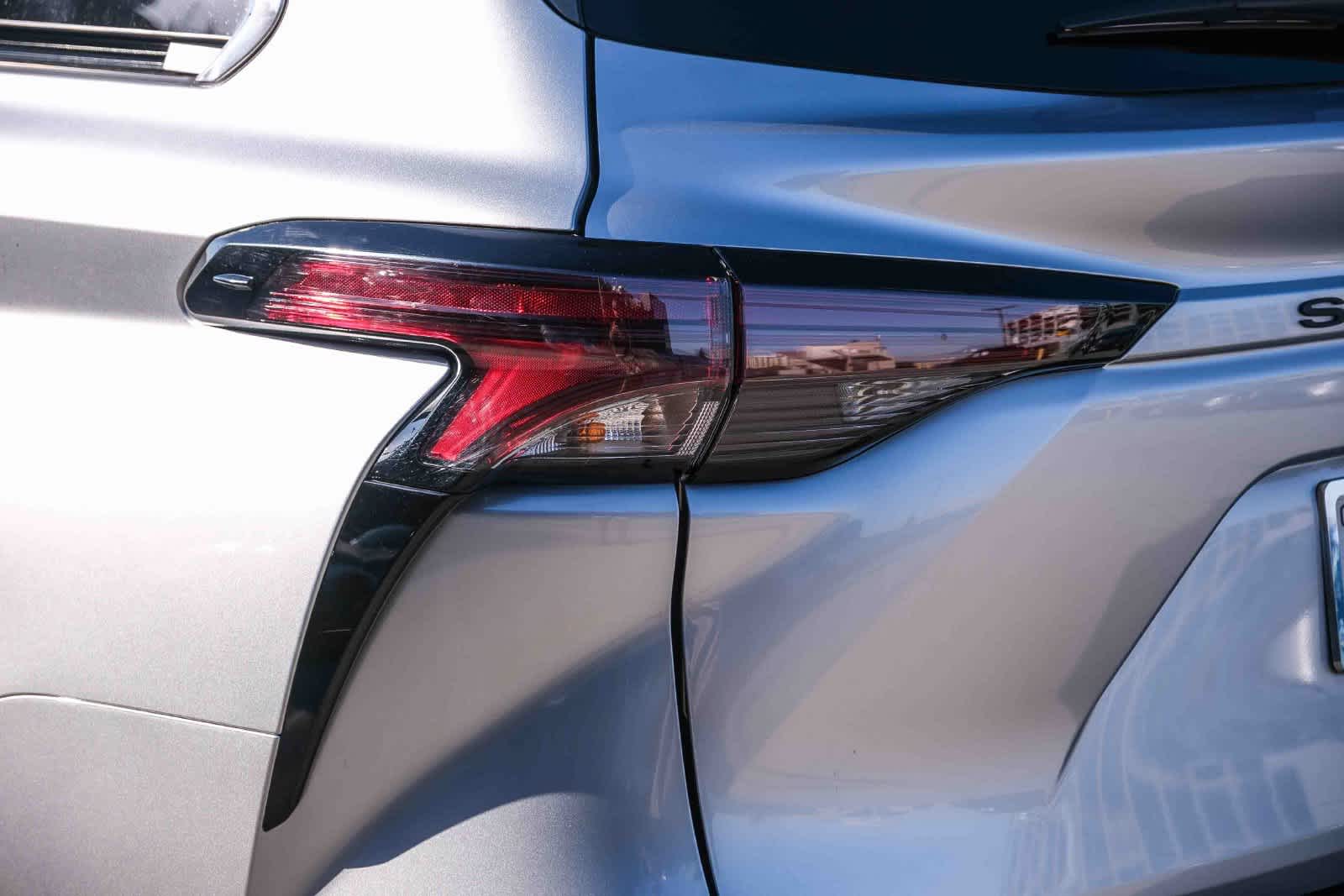 2024 Toyota Sienna LE