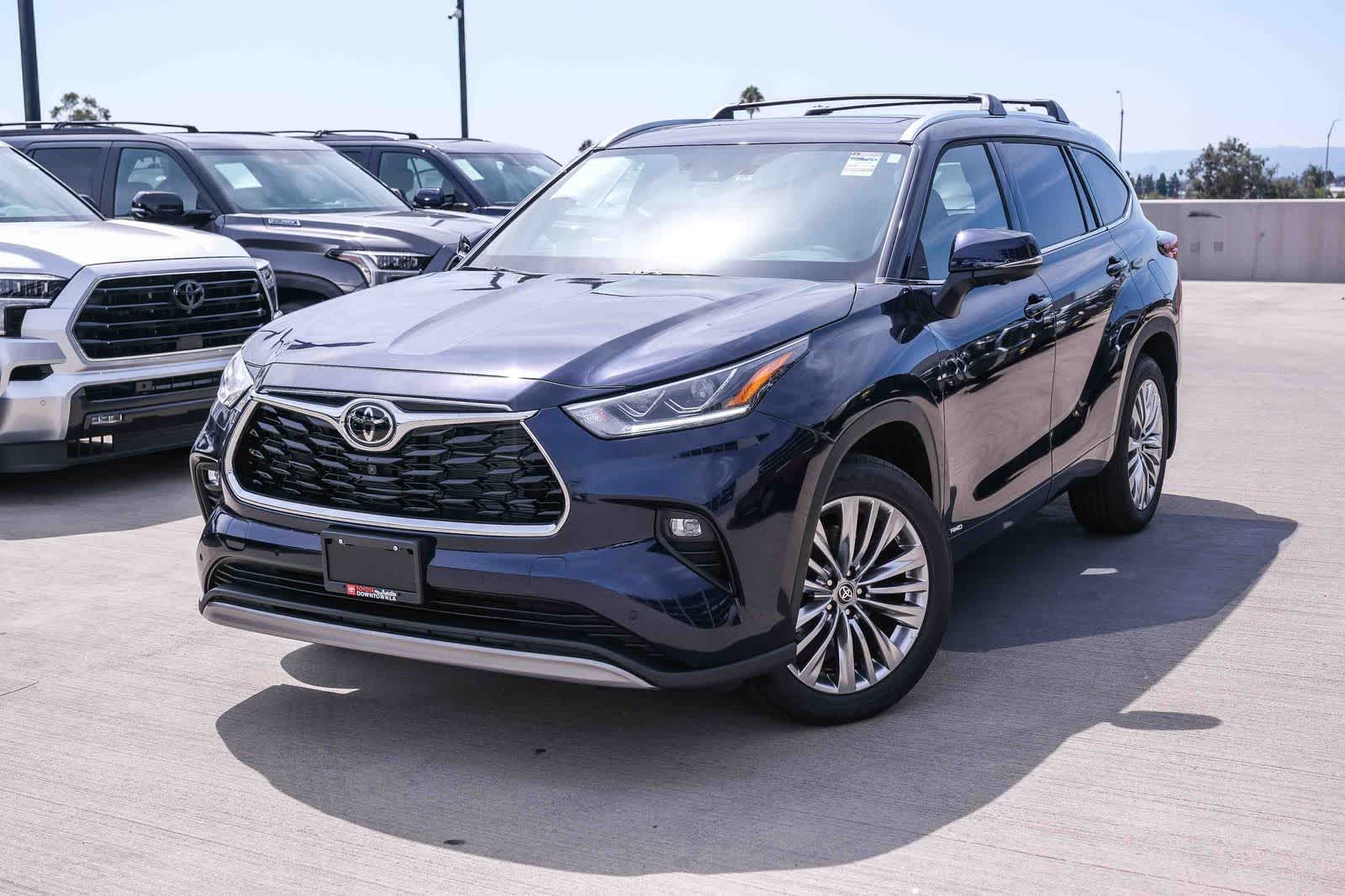 2026 Toyota Highlander Hybrid Platinum