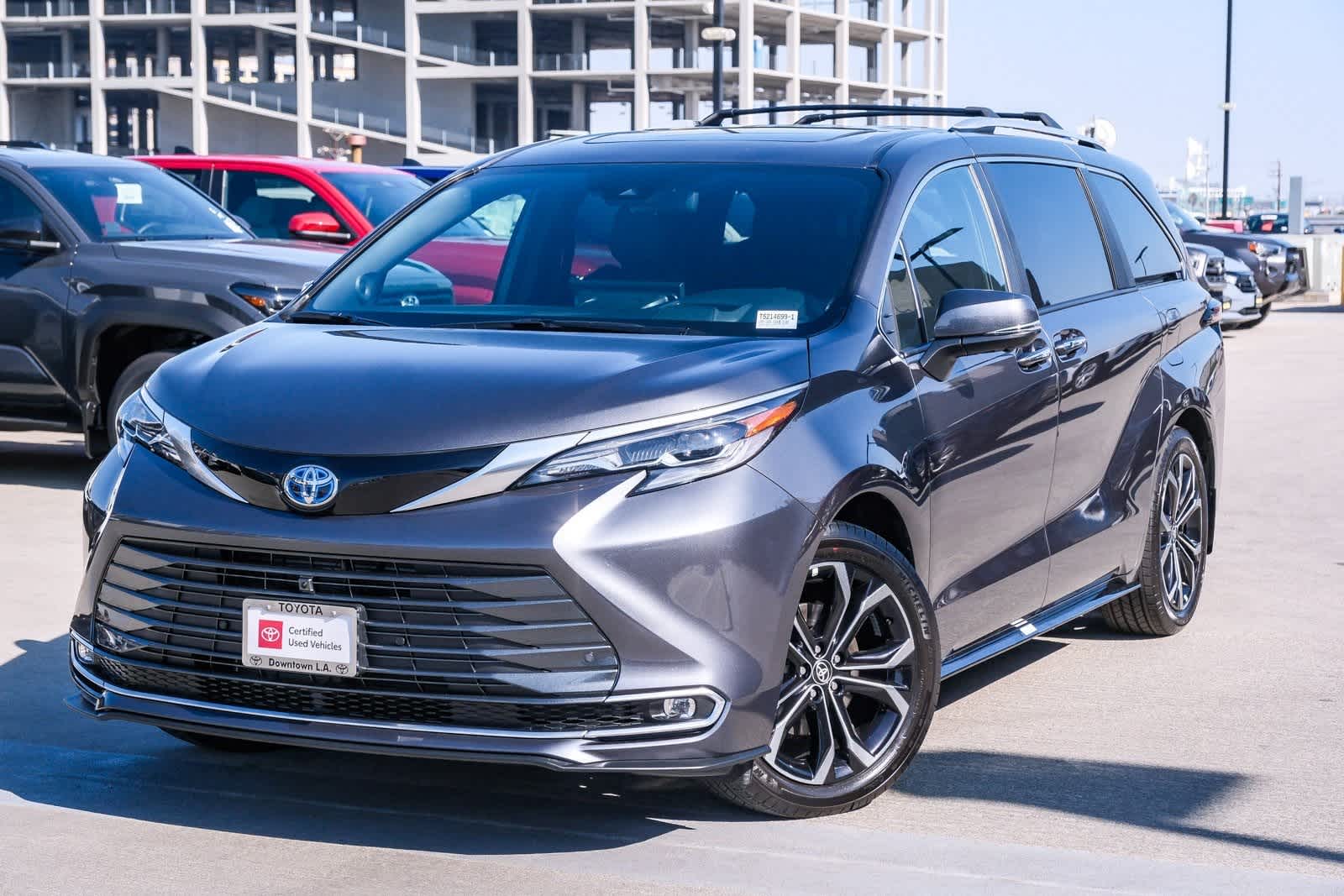 2025 Toyota Sienna Platinum