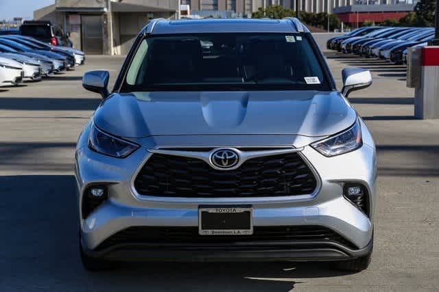 Used 2022 Toyota Highlander XLE with VIN 5TDGZRAH1NS546212 for sale in Los Angeles, CA