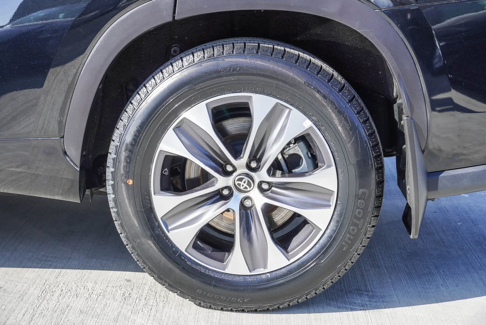 Used 2023 Toyota Highlander XLE Used 2023 Toyota Highlander XLE