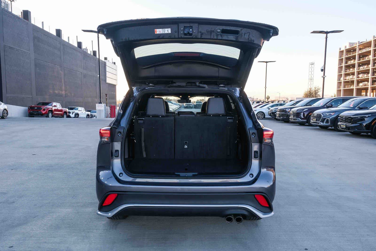 2025 Toyota Highlander XSE - Photo 24