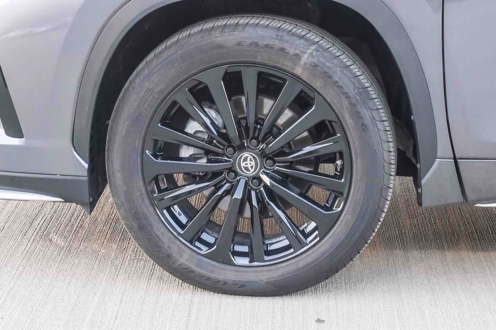 2025 Toyota Highlander XSE - Photo 10