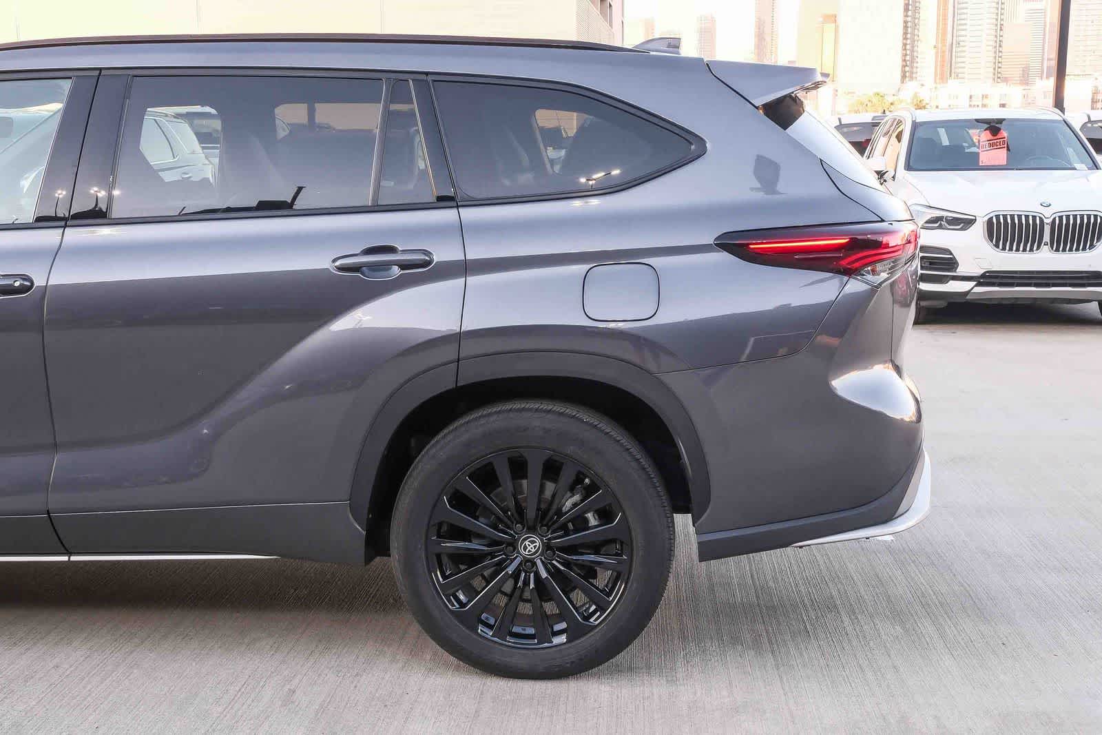 2025 Toyota Highlander XSE - Photo 8