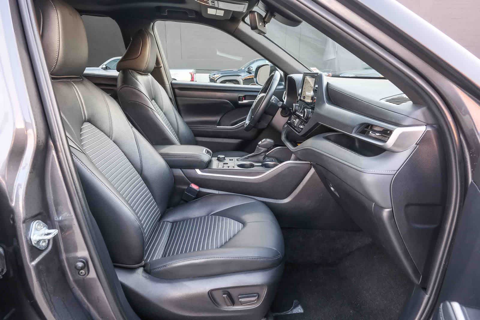 2025 Toyota Highlander XSE - Photo 15
