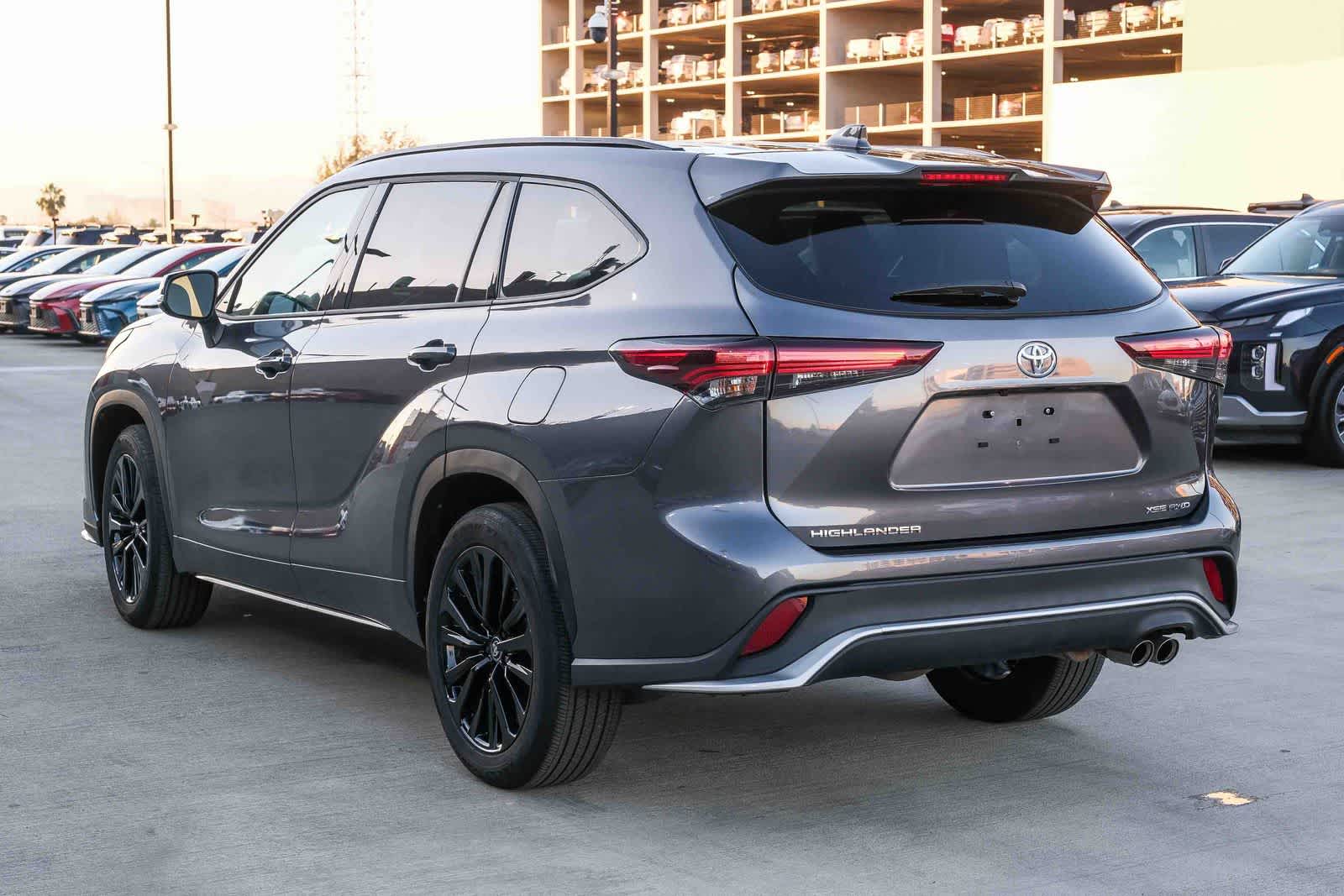 2025 Toyota Highlander XSE - Photo 6