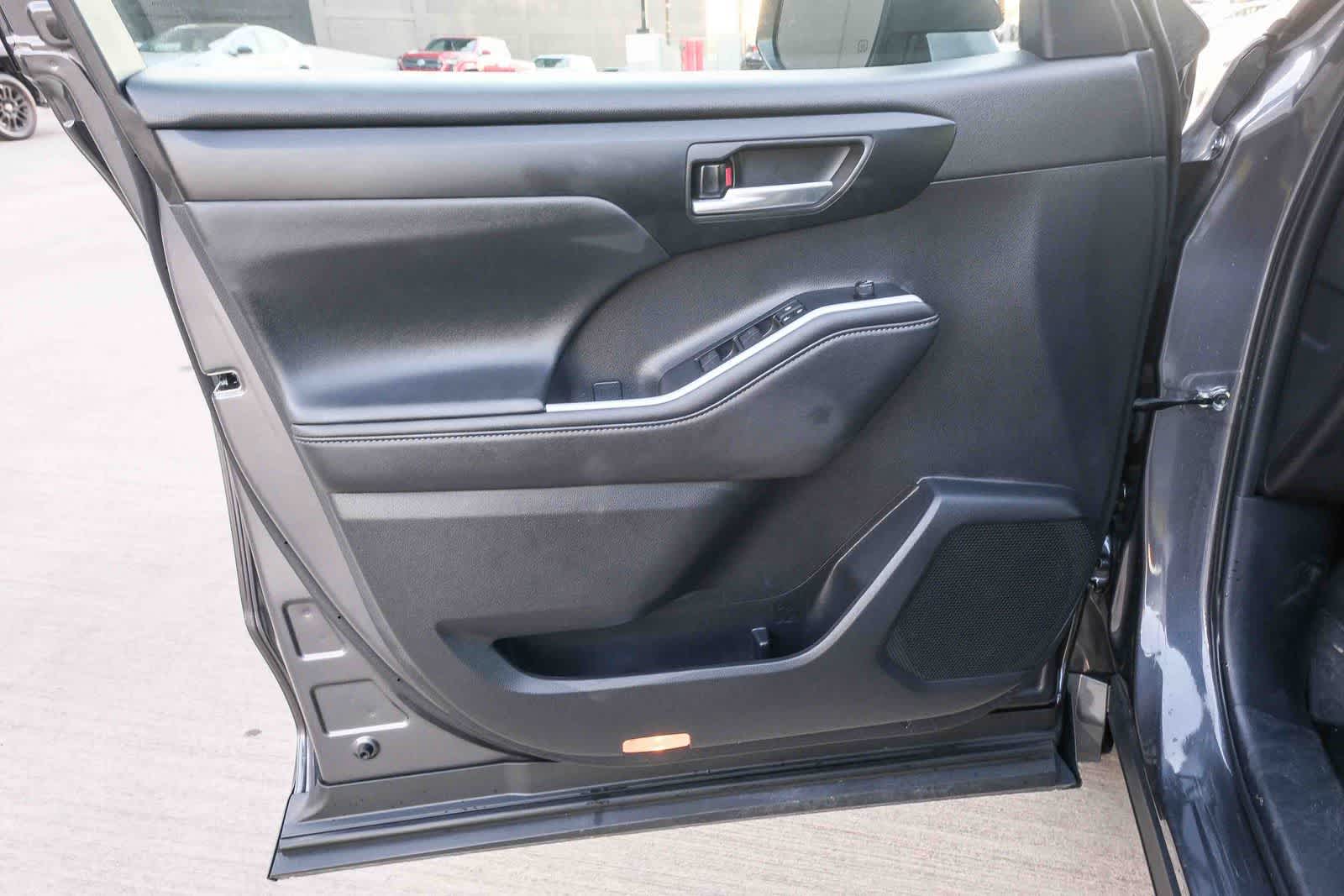 2025 Toyota Highlander XSE - Photo 21