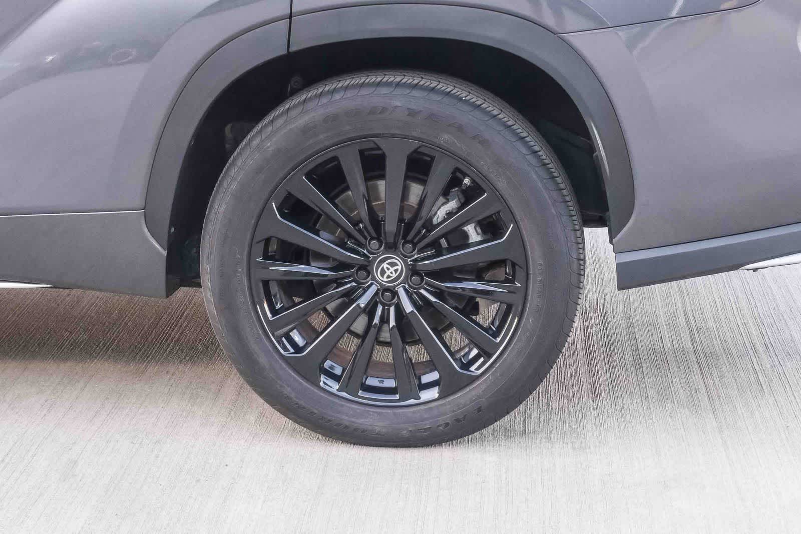 2025 Toyota Highlander XSE - Photo 9