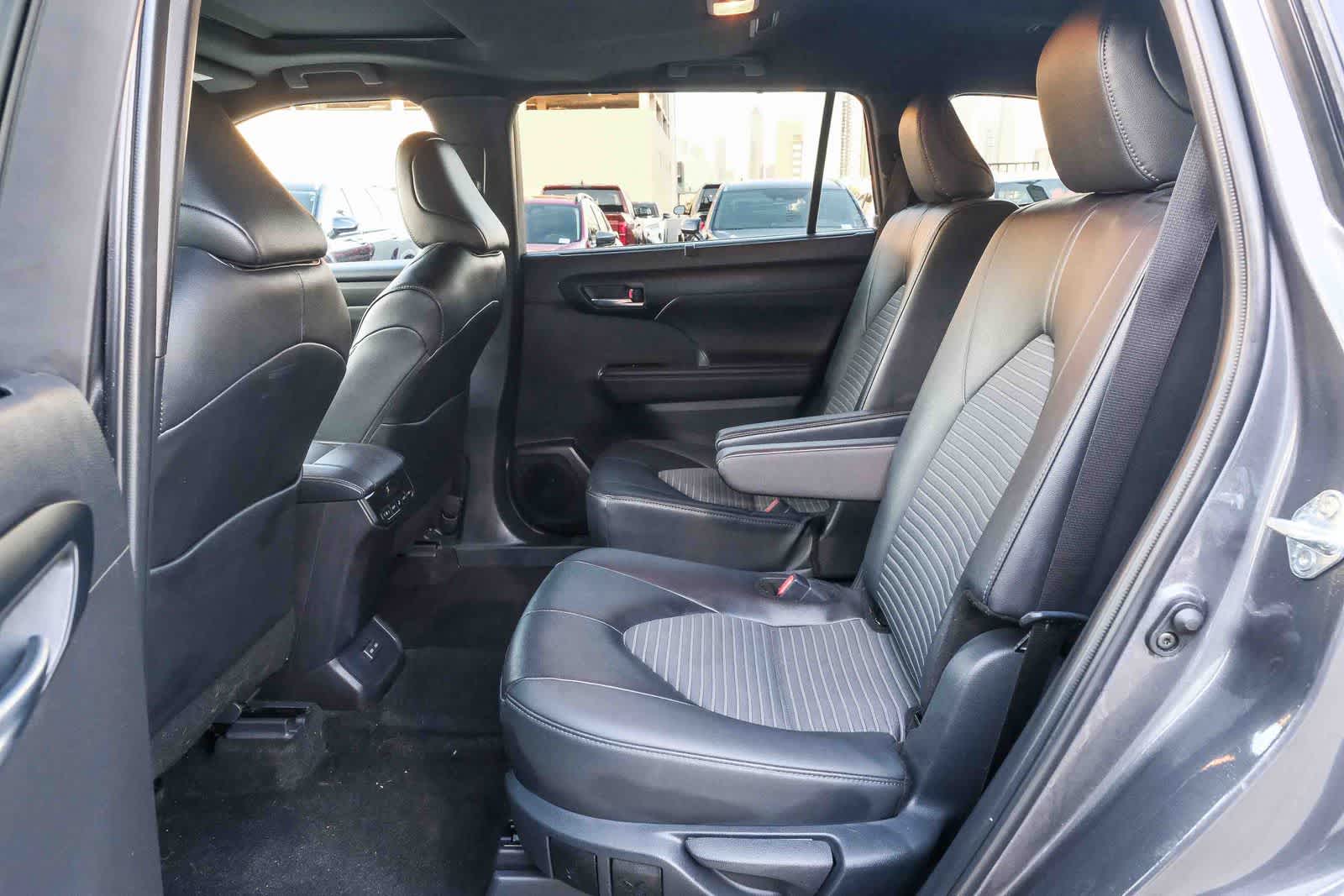 2025 Toyota Highlander XSE - Photo 16