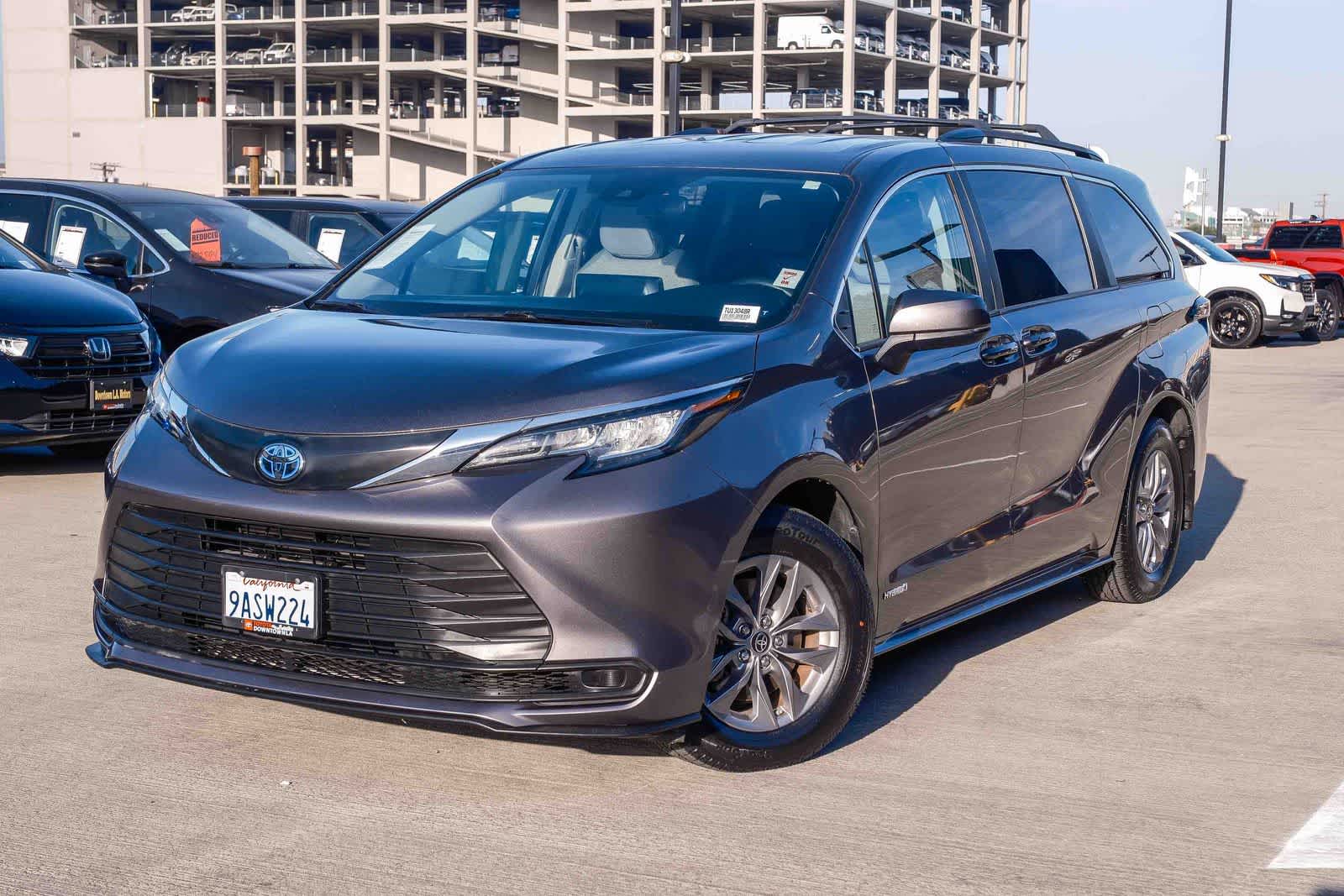 Toyota Sienna LE 2021
