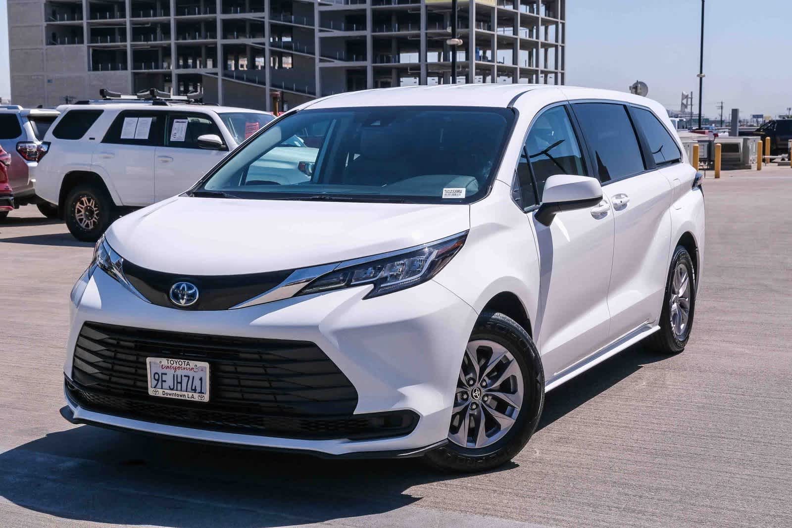 2023 Toyota Sienna LE