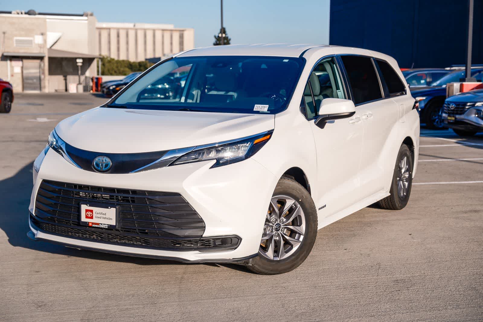 Super White 2021 Toyota Sienna LE 8-Passenger AWD Minivan All-Wheel Drive Continuously Variable Transmission