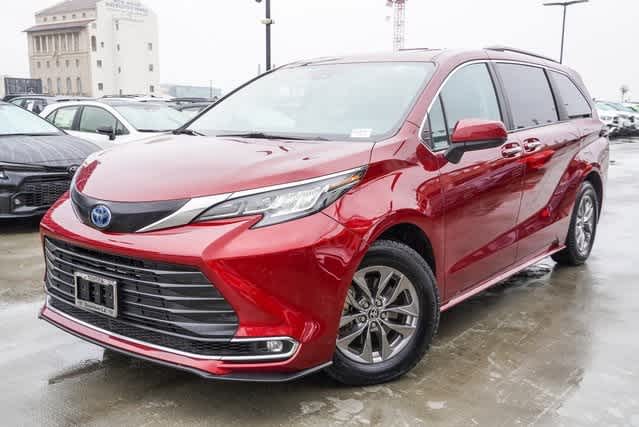 2023 Toyota Sienna XLE