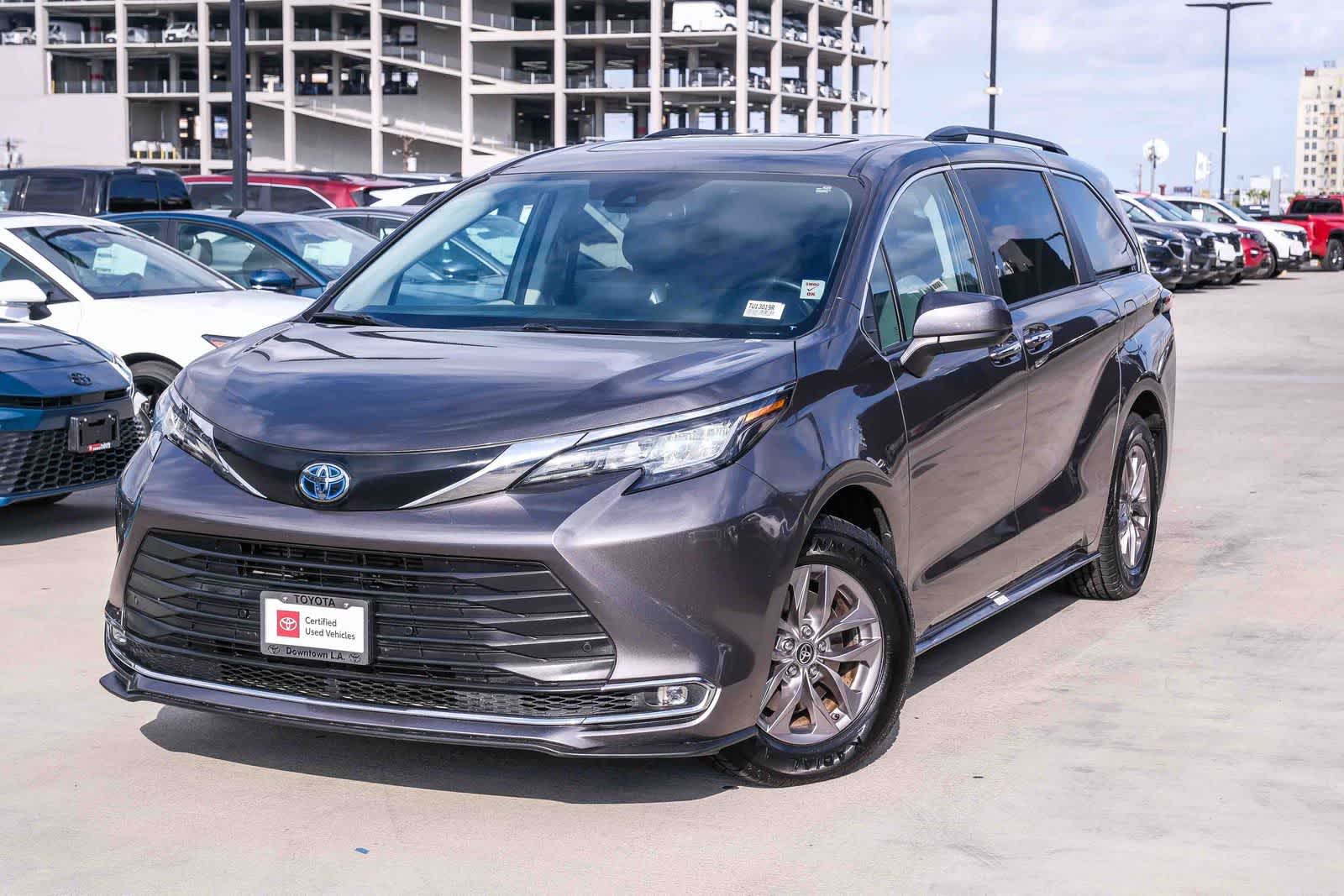 2023 Toyota Sienna XLE 8-Passenger Hybrid FWD's photo