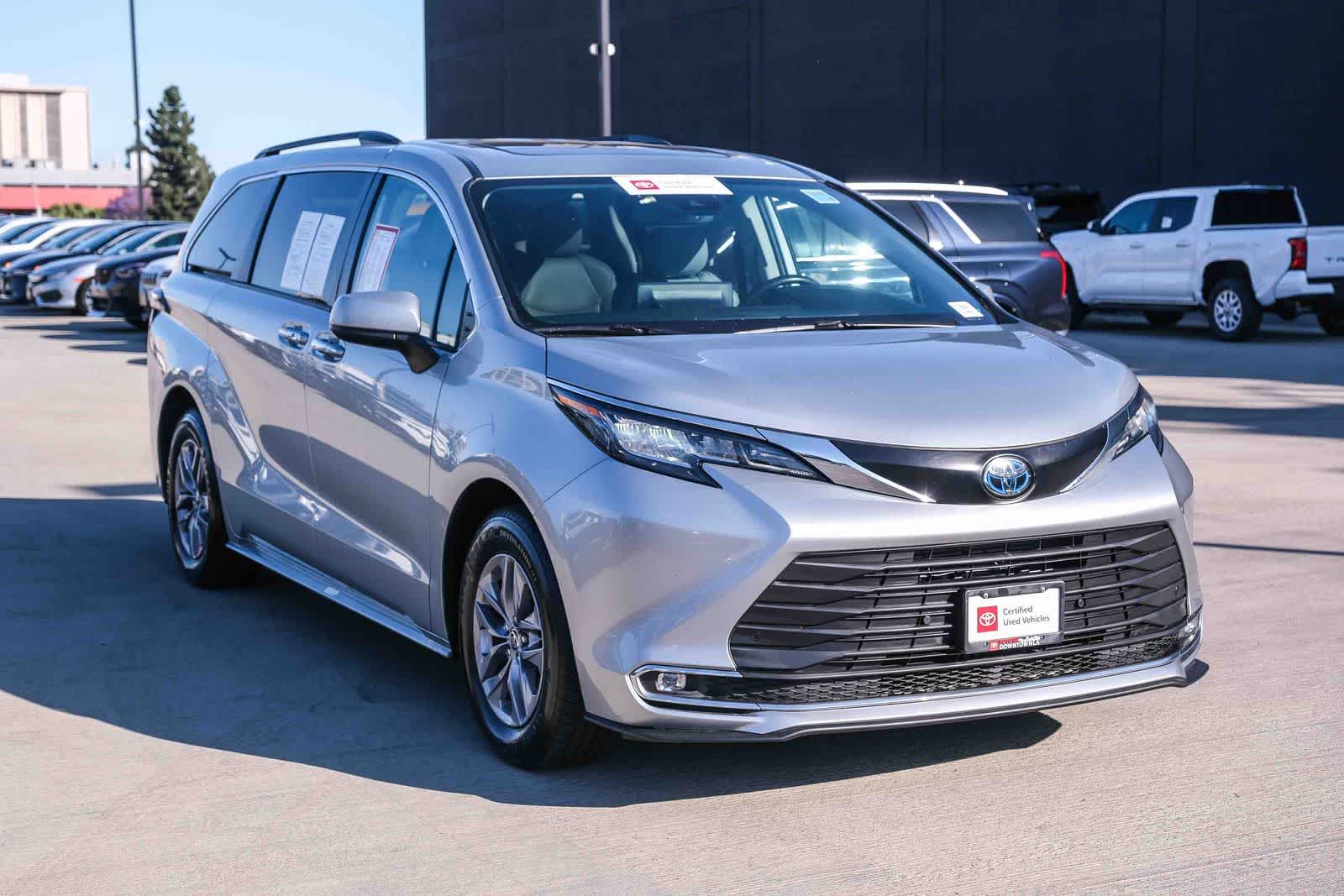View vehicle photo 3