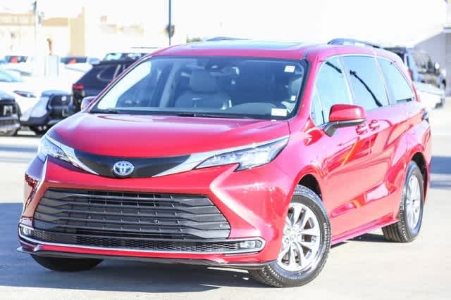 2023 Toyota Sienna XLE