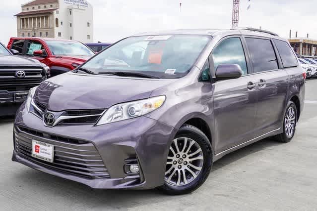 2020 Toyota Sienna XLE