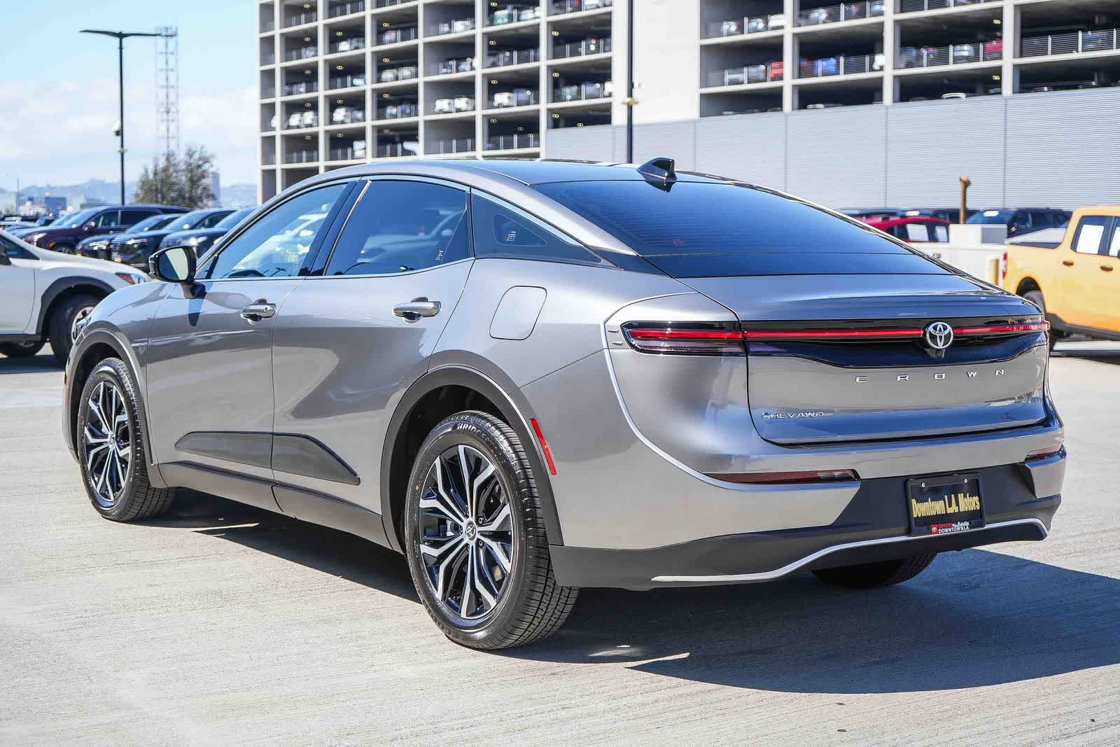 2026 Toyota Crown XLE - Photo 8