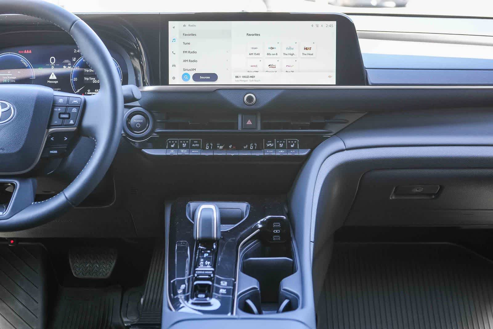 2026 Toyota Crown XLE - Photo 13