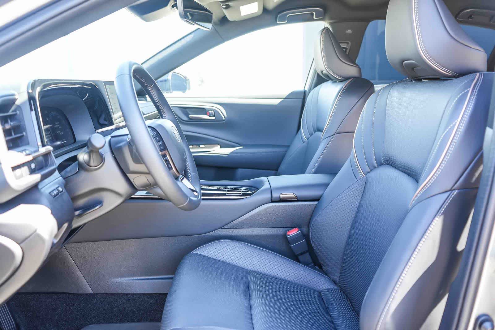 2026 Toyota Crown XLE - Photo 17