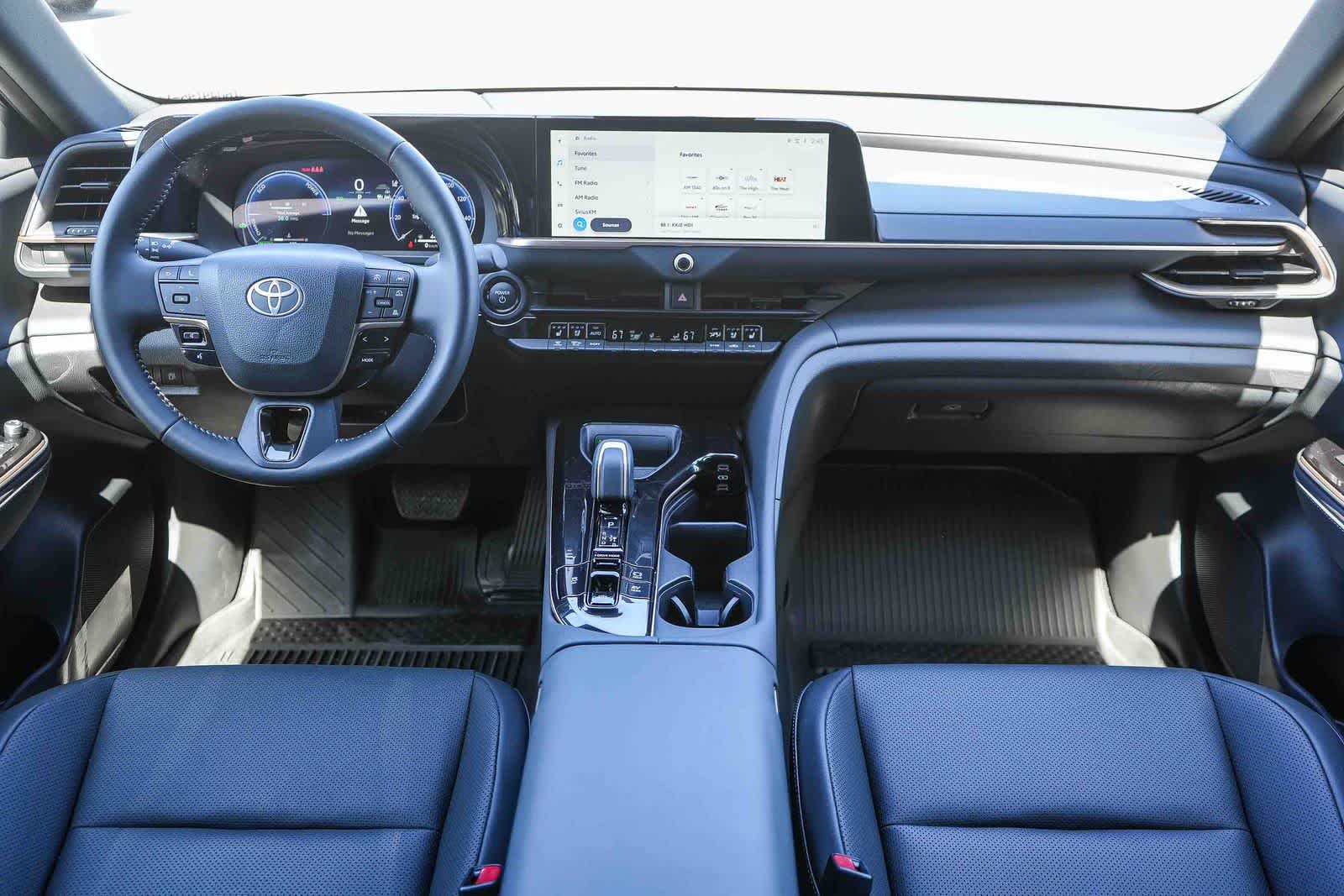 2026 Toyota Crown XLE - Photo 12