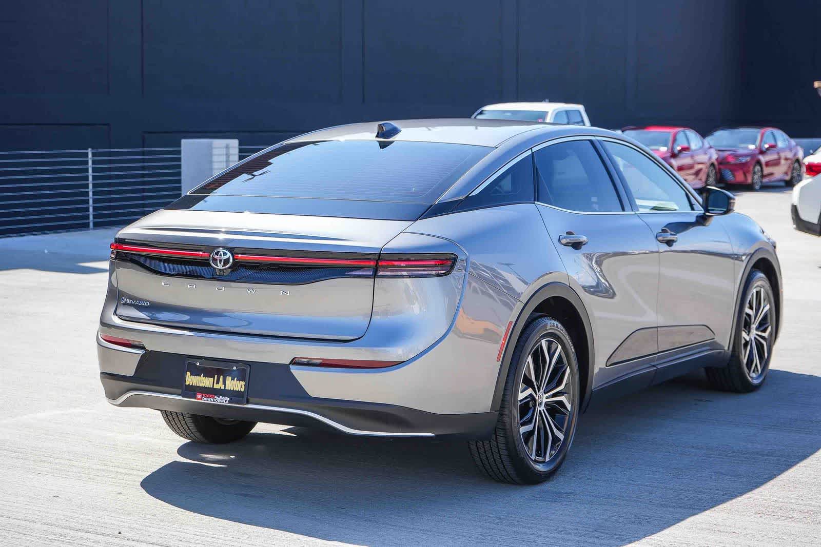 2026 Toyota Crown XLE - Photo 6