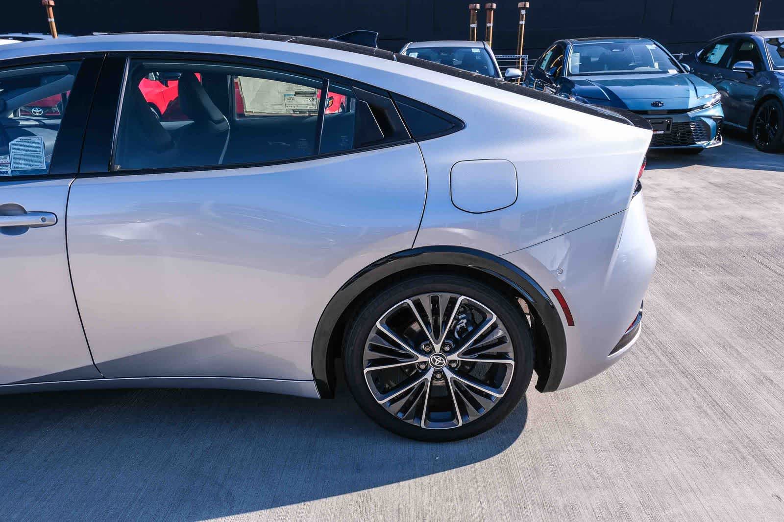 2025 Toyota Prius Limited - Photo 8