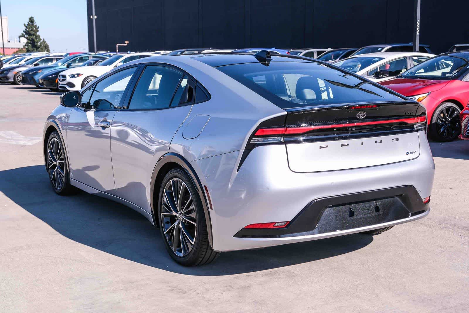 2025 Toyota Prius Limited - Photo 6